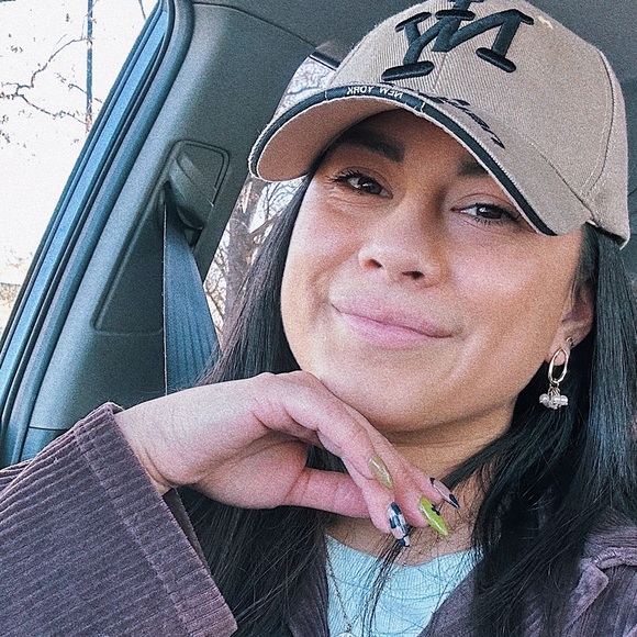 Meet your Posher, Tiffany - Picture 3 of 4